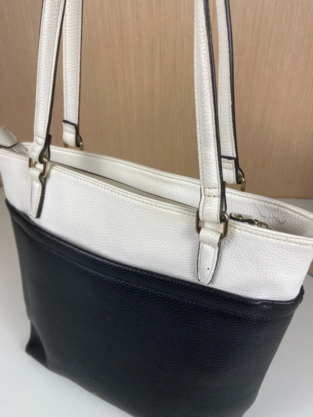 Nanette Lepore Black & White Pebbled Tote Shoulder Bag - Picture 13 of 16